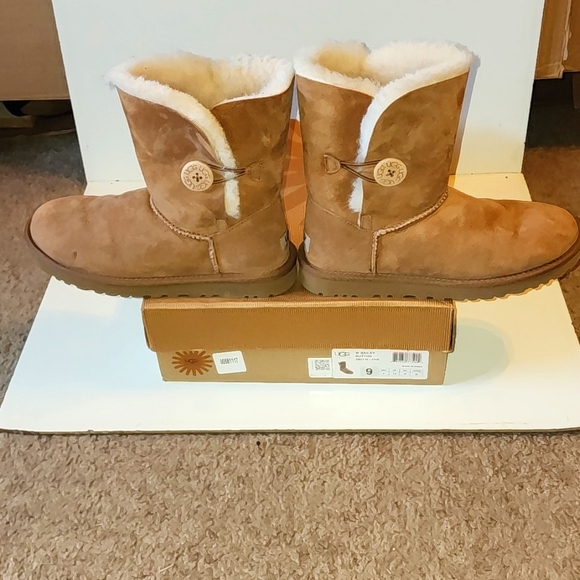 [SOLD]UGG Australia Bailey Chestnut Suede Button Boot UggBoots /  NIB - Picture 5 of 12